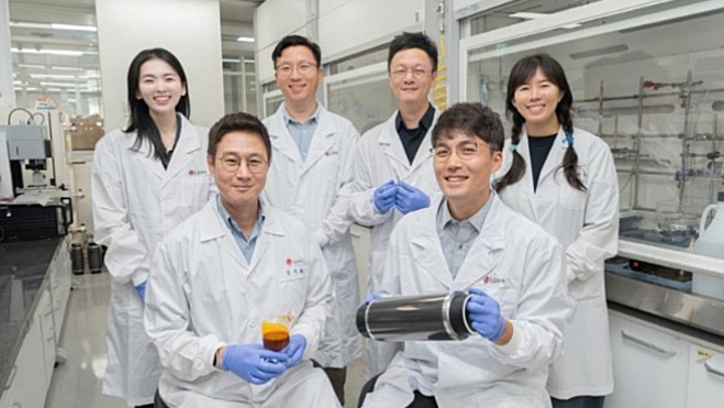 LG Chem's Platform Technology R&D team has developed a temperature responsive safety reinforced layer (SRL), a composite material designed to suppress battery thermal runaway