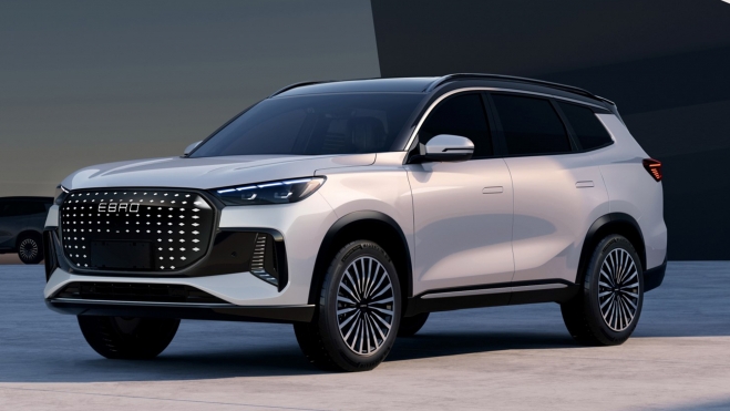 El primero modelo que lancen será el Ebro S700, disponible en versión PHEV.