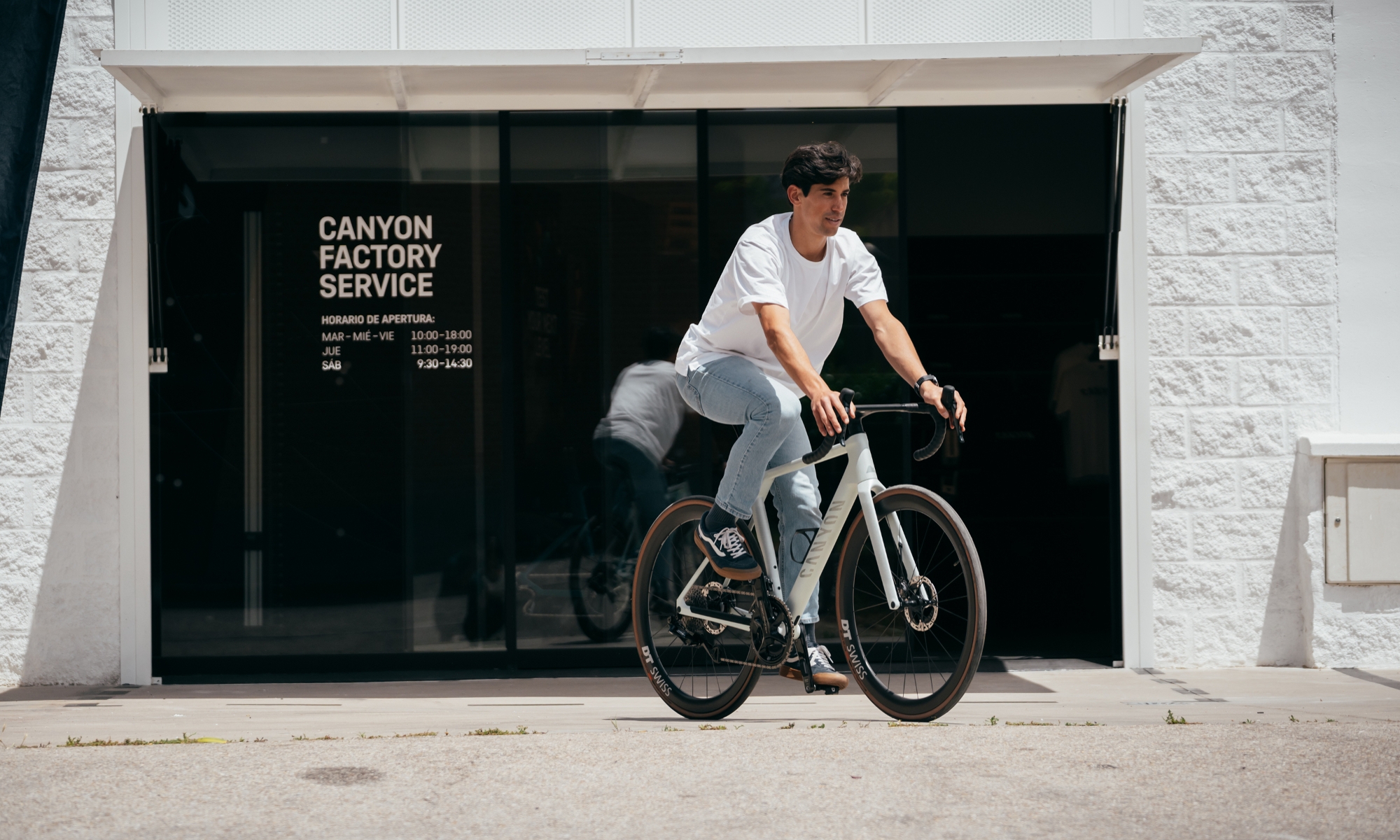 Incentivos fiscales para las bicicletas podrían ayudar en la descongestión de coches en las ciudades (Foto: Canyon).