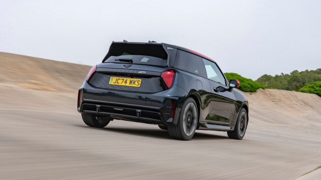 MINI JCW Electric Trasera