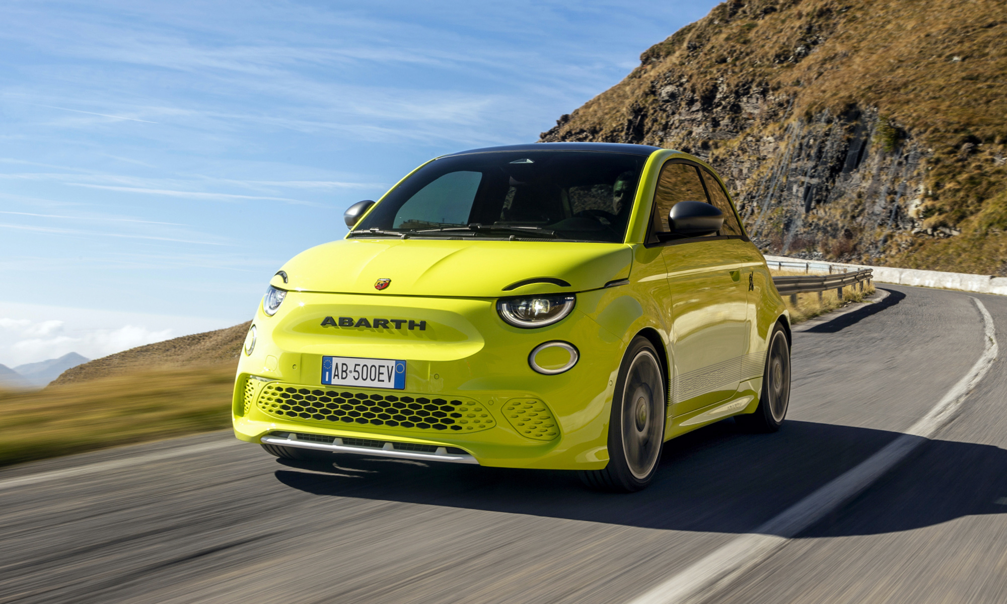 El Abarth 500e es una de las mejores alternativas deportivas dentro de su segmento.