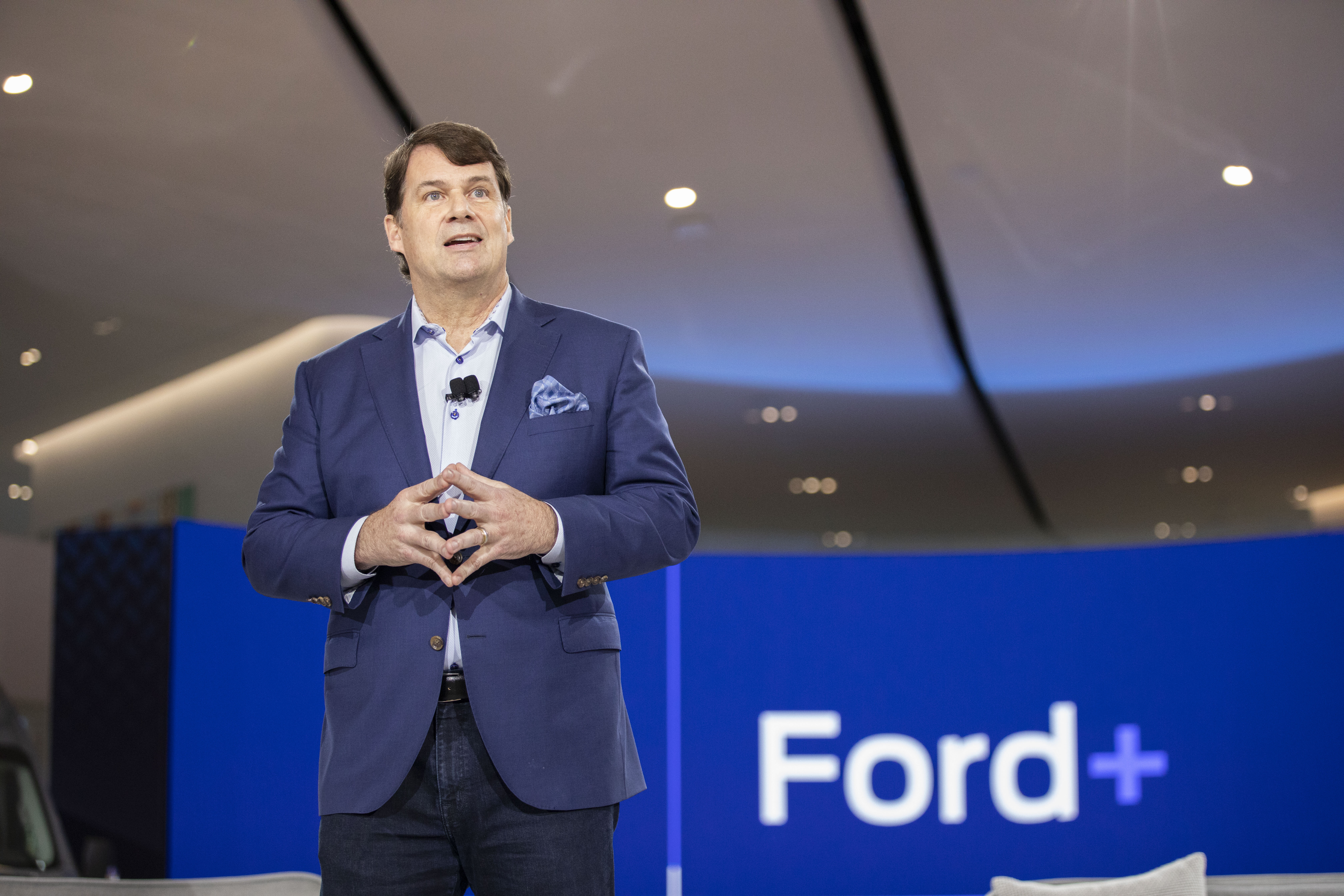 Jim Farley, el CEO de Ford, tiene un plan para que el próximo coche eléctrico de la marca reduzca sus costes de producción a los de los modelos de fabricantes chinos.