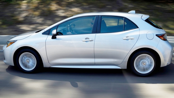 dacia sandero coche hibrido contra toyota 3