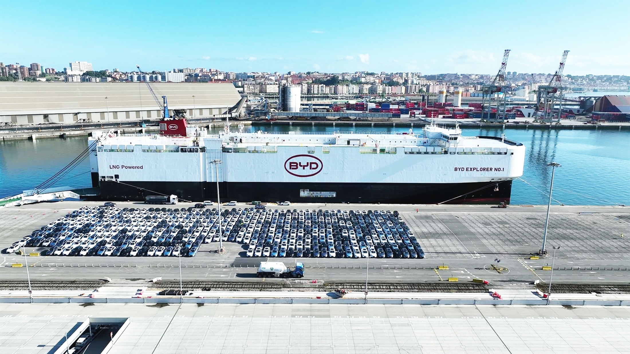 Escala de BYD en el puerto de Santander.