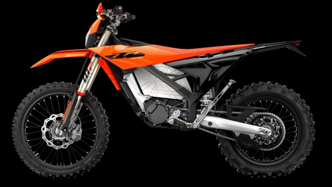 Elpeso de la nueva KTM Freeride E 2025 no llega a los 112 kg.