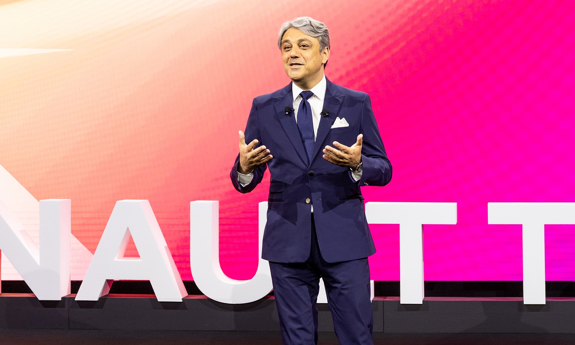 Luca de Meo, CEO del Grupo Renault, afirma que "los coches eléctricos son el futuro".