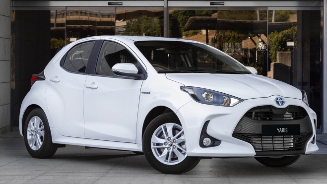 Toyota Yaris Business Plus coche hibrido 2