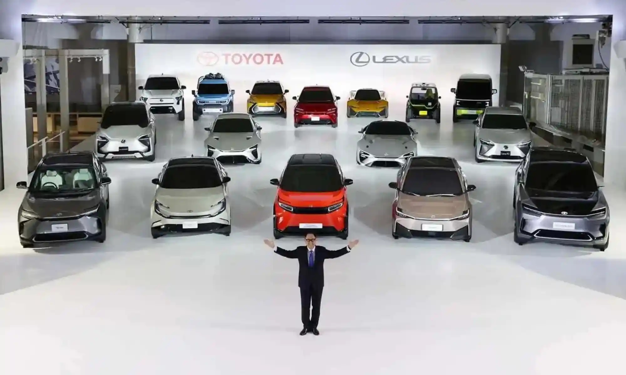 A finales de 2021 Toyota anunció grandes planes de electrificación para sus dos marcas.