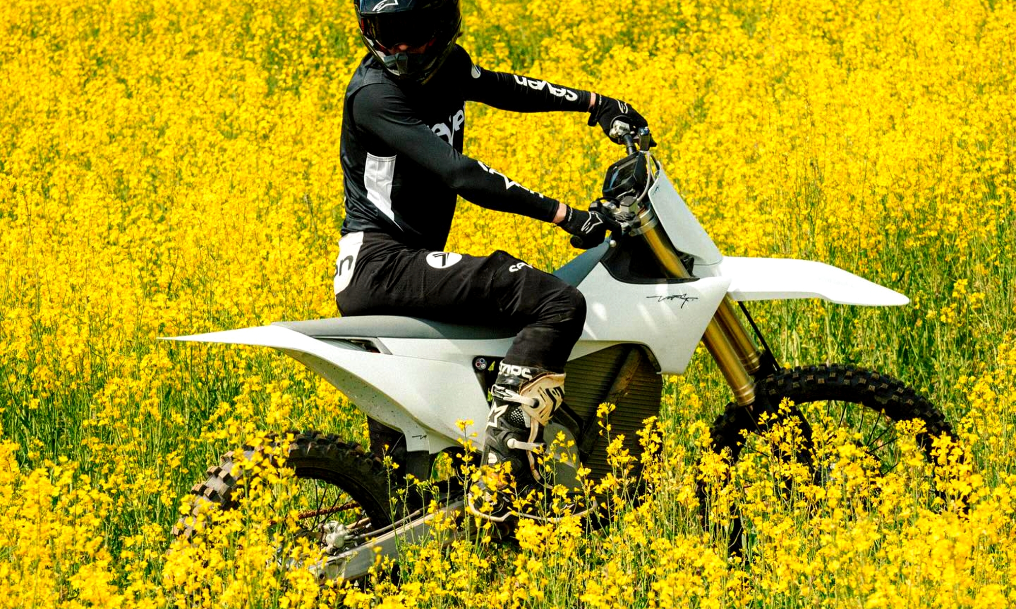 La Stark Future Varg es una moto de cross con mucha potencia.