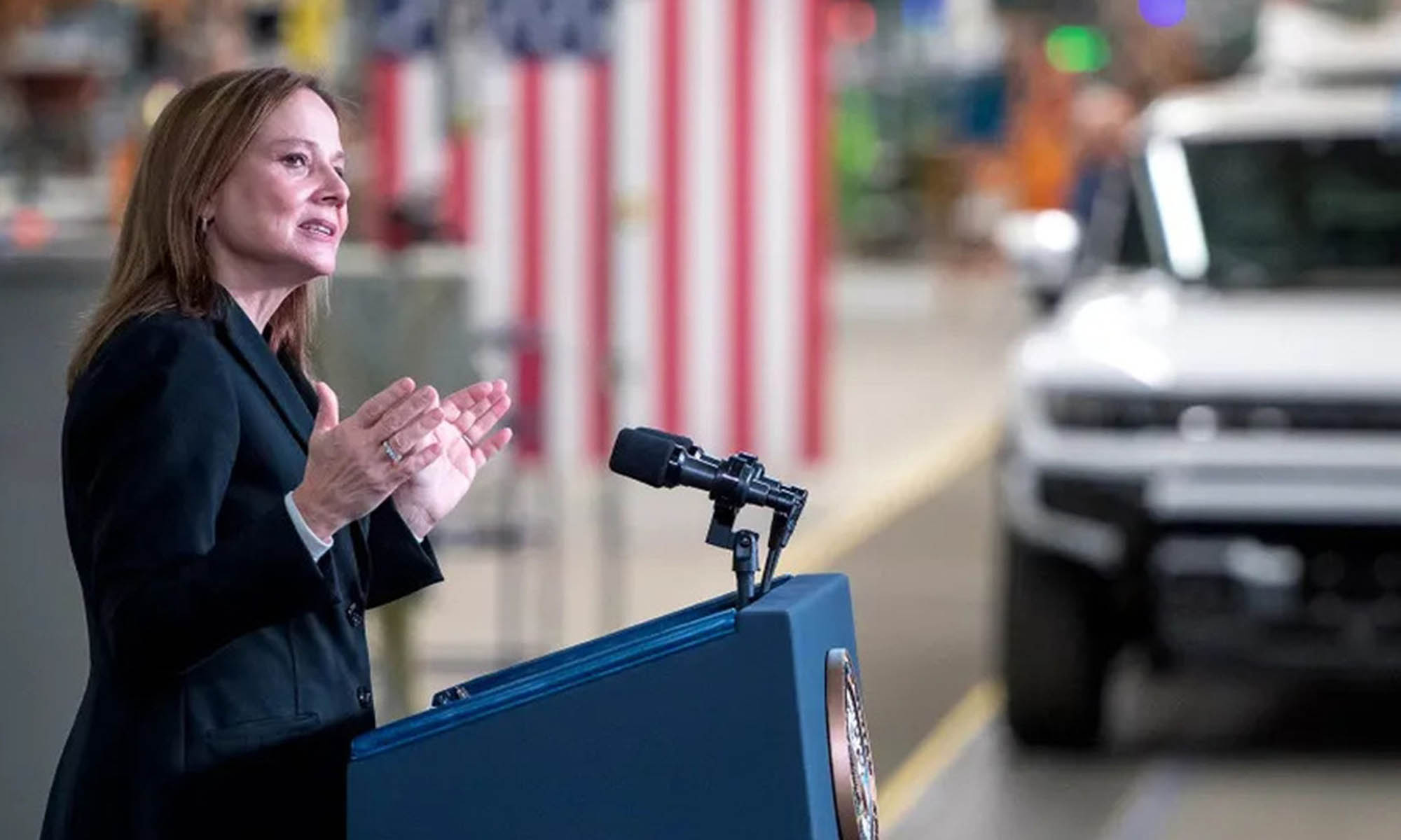 Mary Barra, CEO de General Motors, explica los despidos.