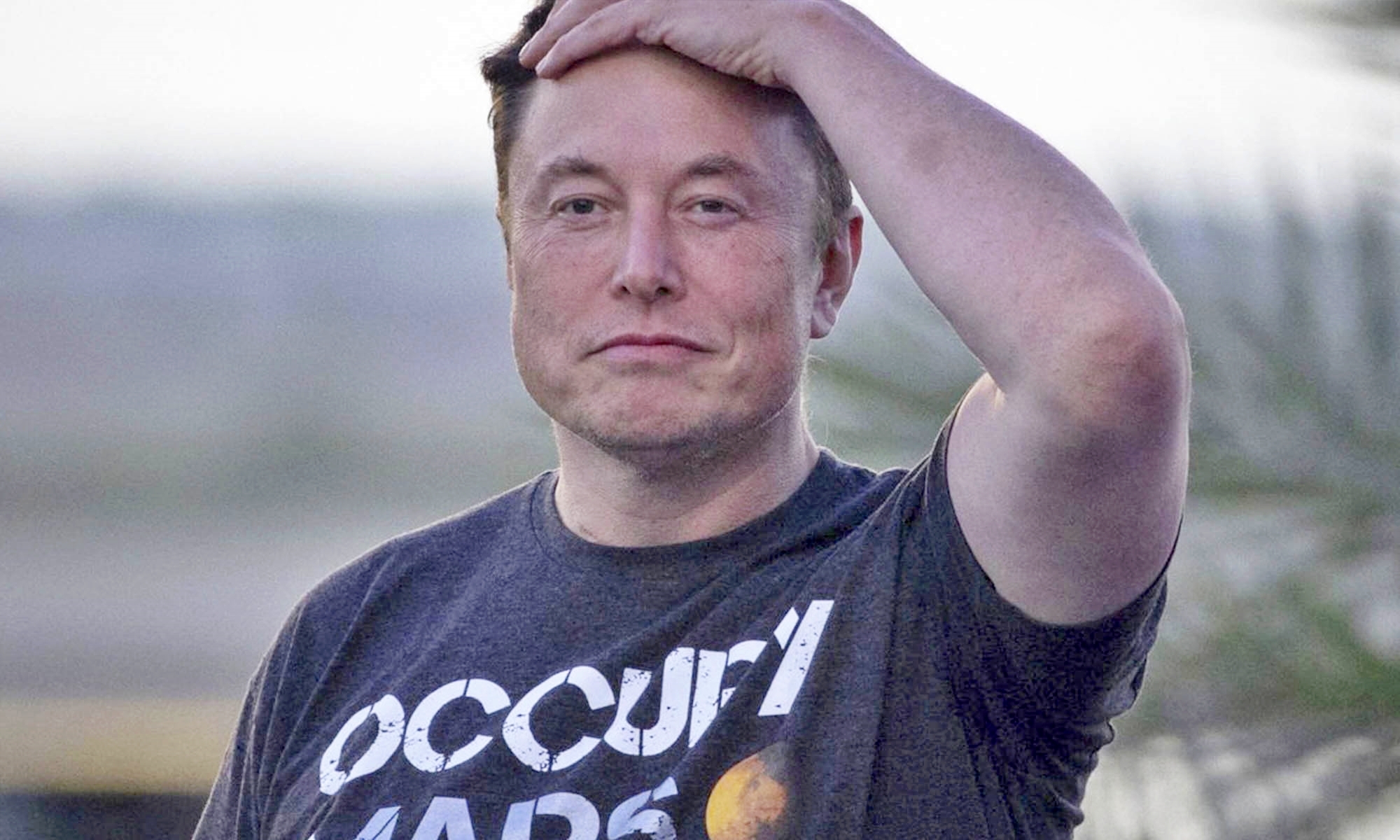 Elon Musk viste una camiseta con el lema 'Ocupar Marte', su próximo gran objetivo.