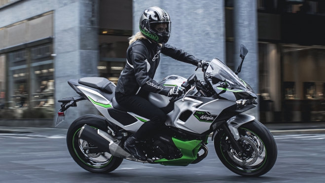 Kawasaki Ninja 7 Hybrid.