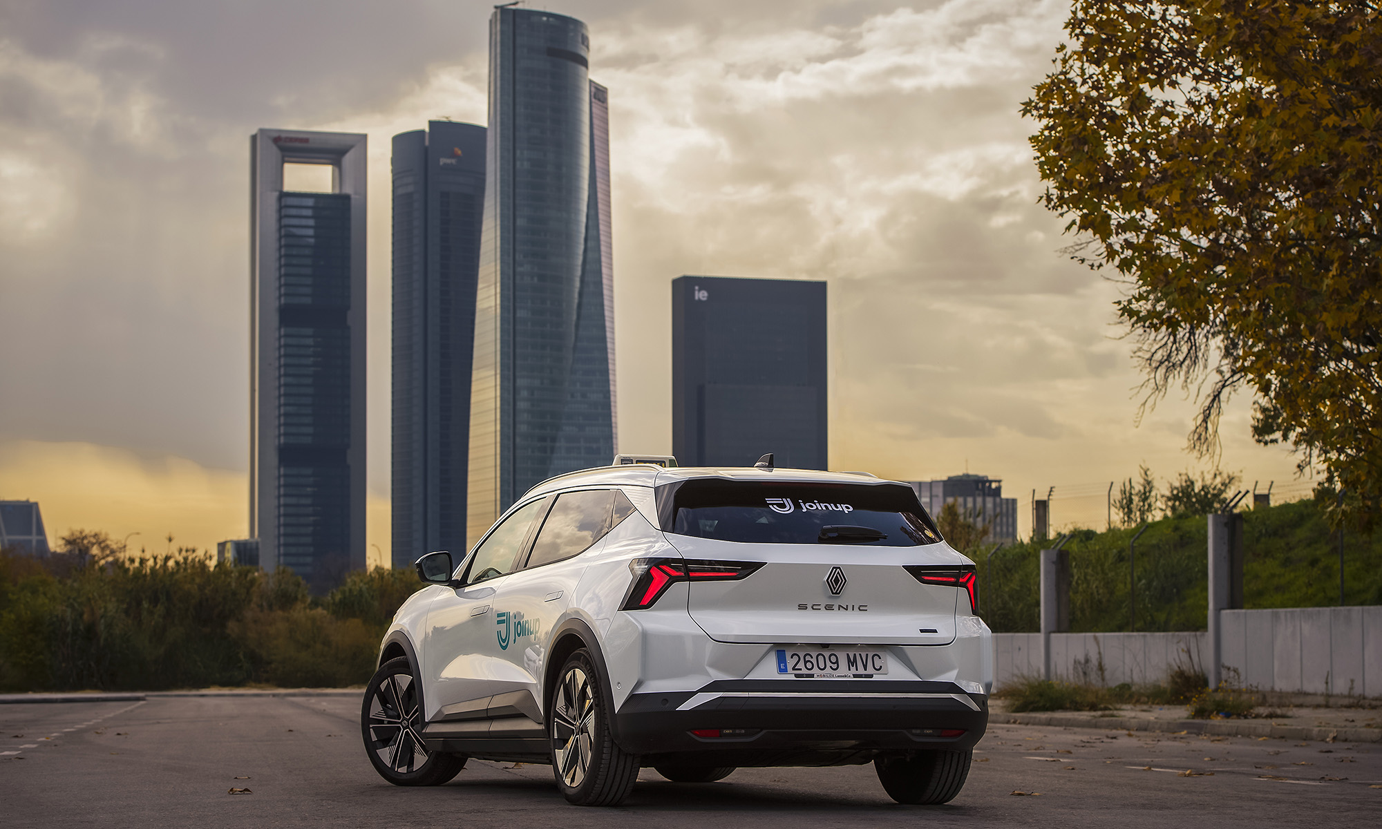 Renault y Joinup se alían para ofrecer descuentos especiales a los taxistas asociados a la plataforma.