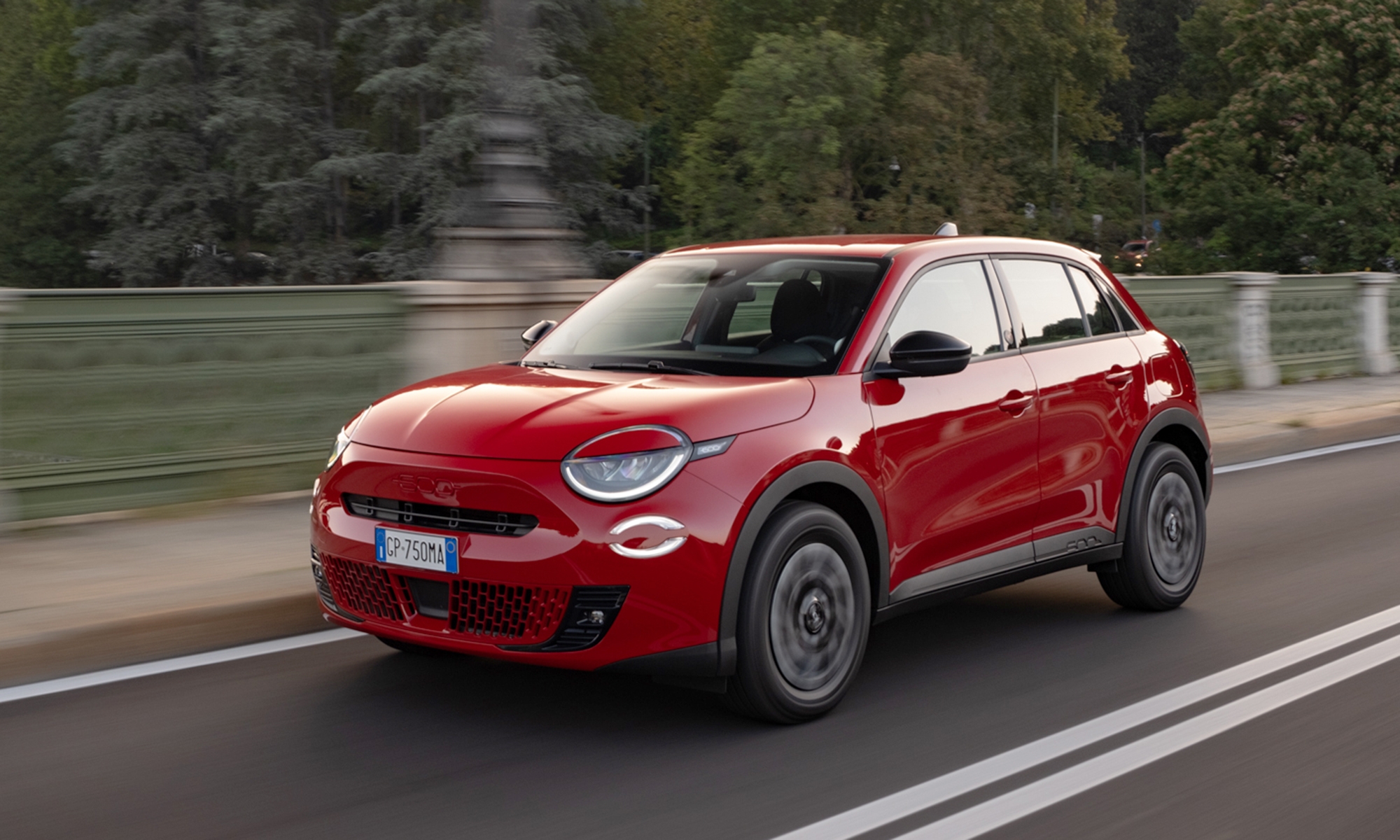 El FIAT 600e se presenta como uno de los coches más prácticos y familiares de la marca.