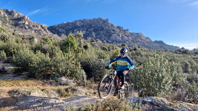 Nuestro cuerpo ayudará a subir mejor, siempre que no seamos rígidos como una 'tabla'.