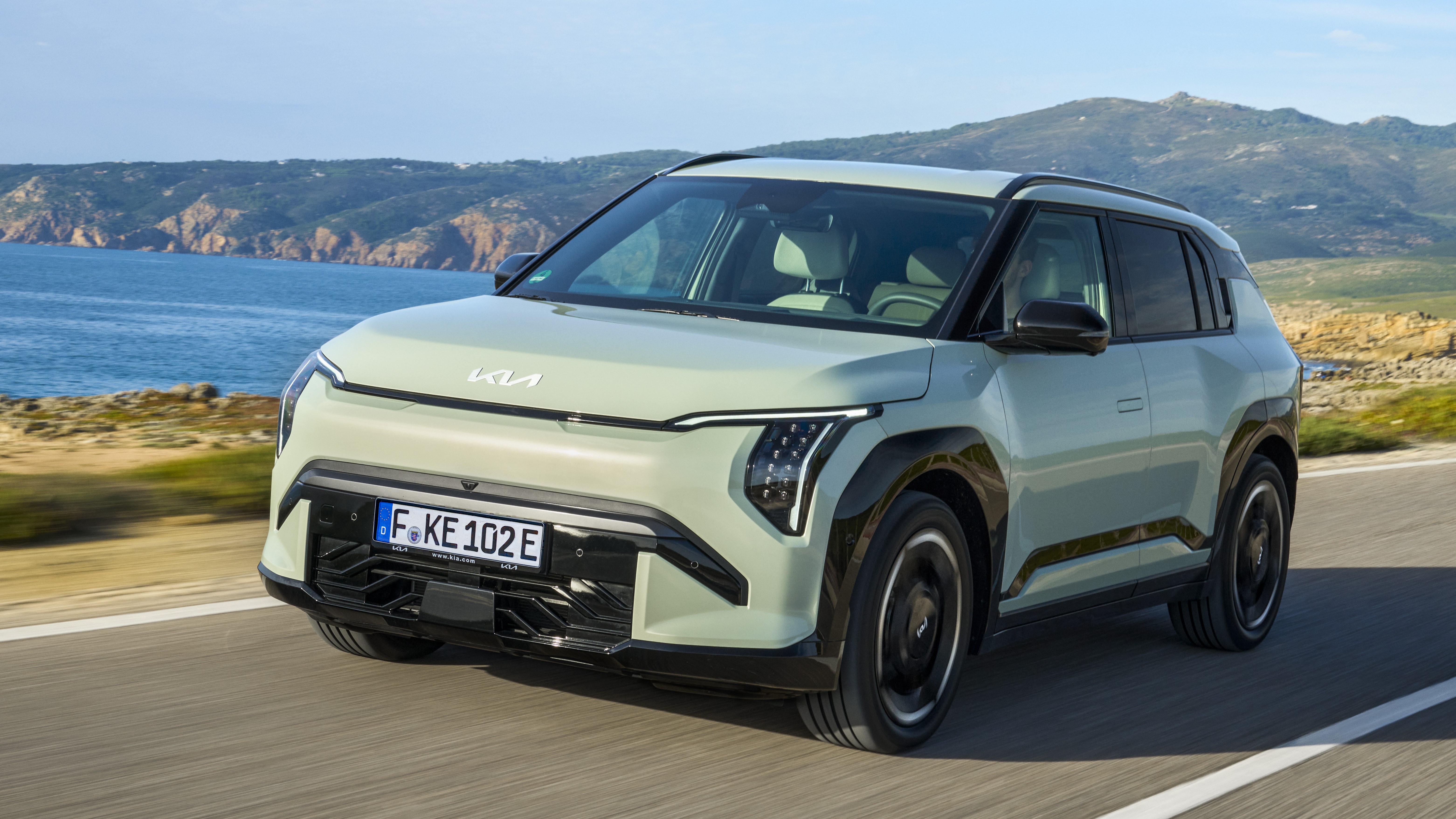 El Kia EV3 es un SUV eléctrico que, en muchas ocasiones, ya puede convertirse en el único coche de una familia.