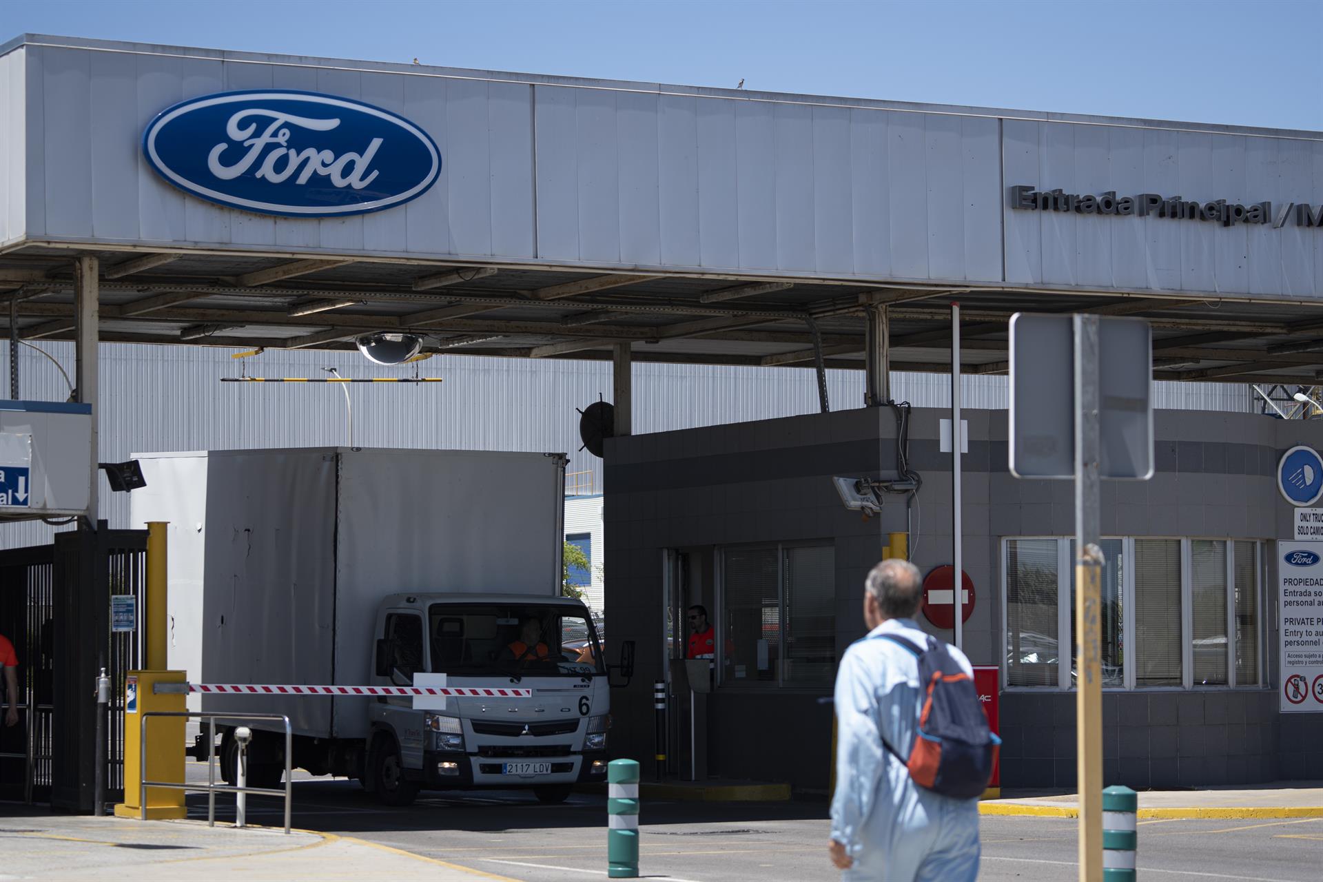 Entrada a la fábrica de Ford en Almussafes.