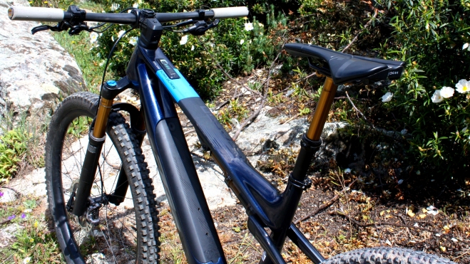 La mayoría de bicicletas eléctricas de montaña que hemos probado llevaban tija telescópica.