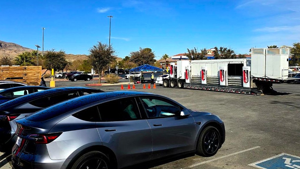 Tesla recarga megapack superchargers (2)