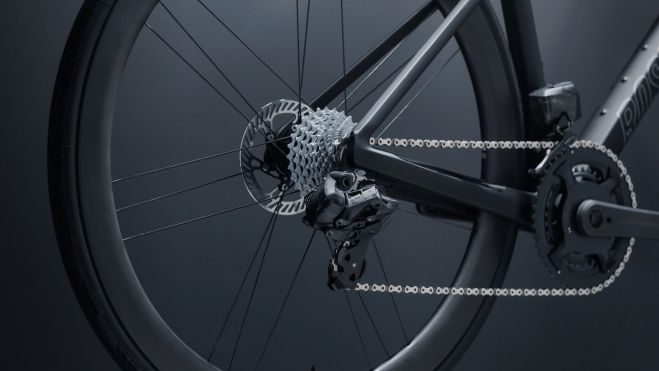 Campagnolo se centra en la exclusividad, con materiales muy exóticos.