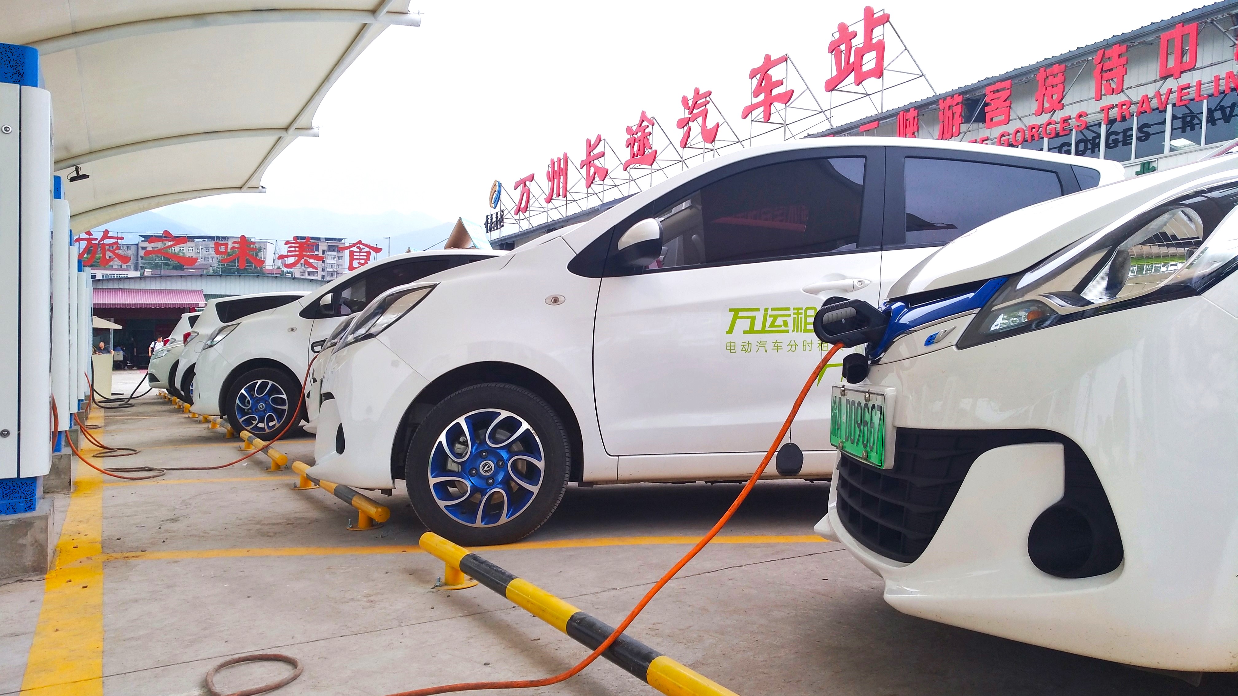 Hoy en día, y en las principales ciudades de China, los coches eléctricos ya son mayoría.