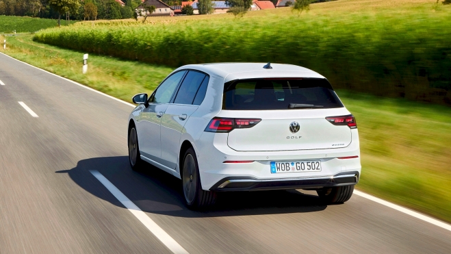 Volkswagen Golf eHybrid 2024 Trasera