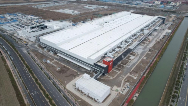 tesla gigafabrica baterías Shanghai (1)