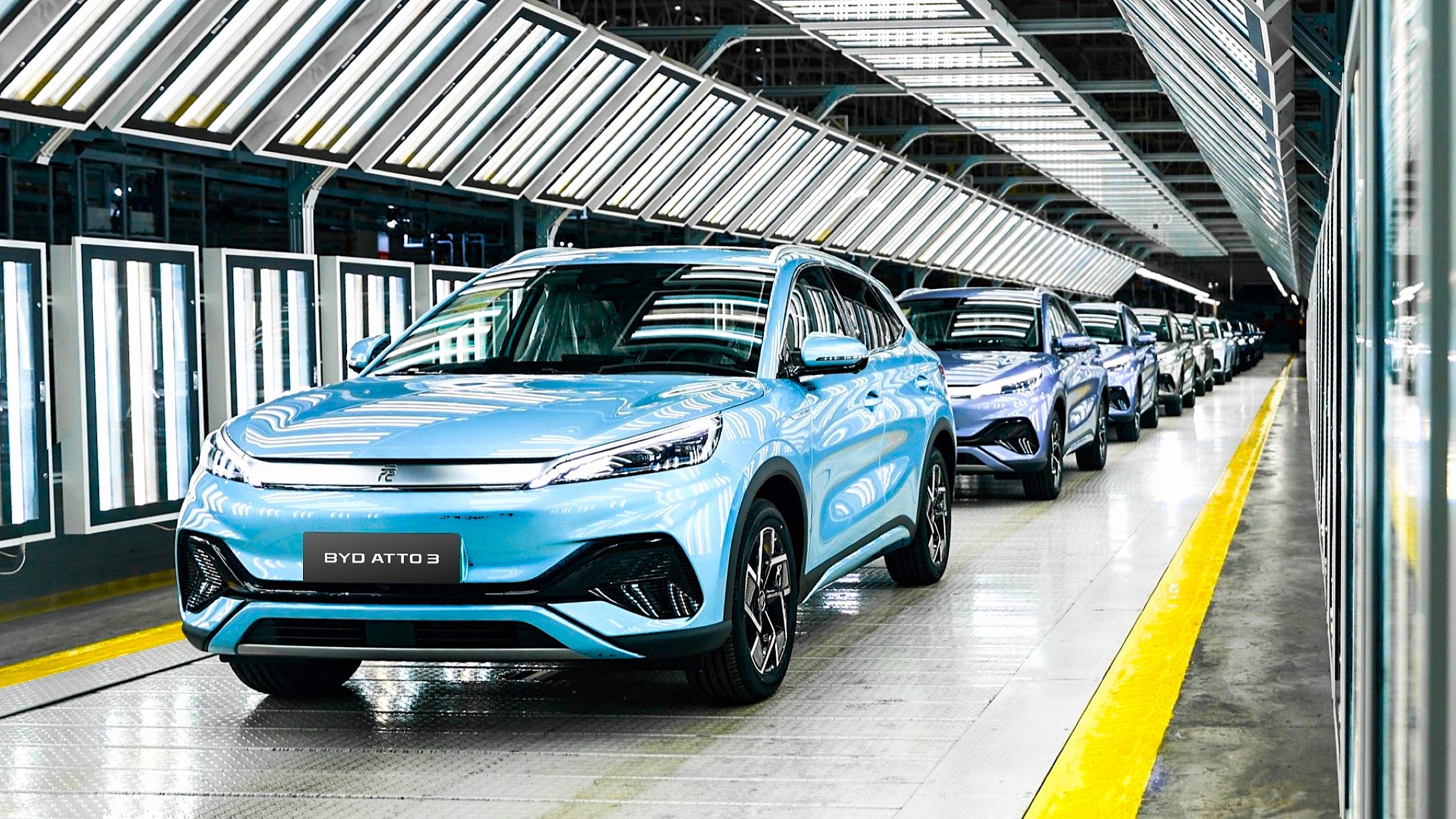 BYD exportó fuera de China y en 2024 un 71,9% más de coches eléctricos e híbridos enchufables que en 2023.