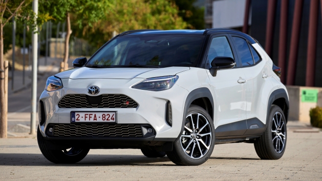 toyota yaris cross 2024 dynamic grey 03