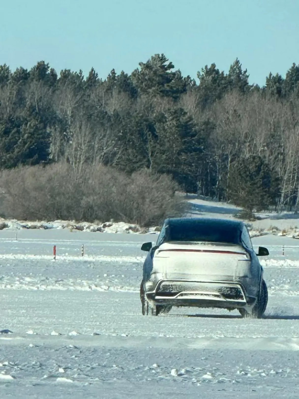 Tesla Model Y Juniper sin camuflaje 2025 trasera