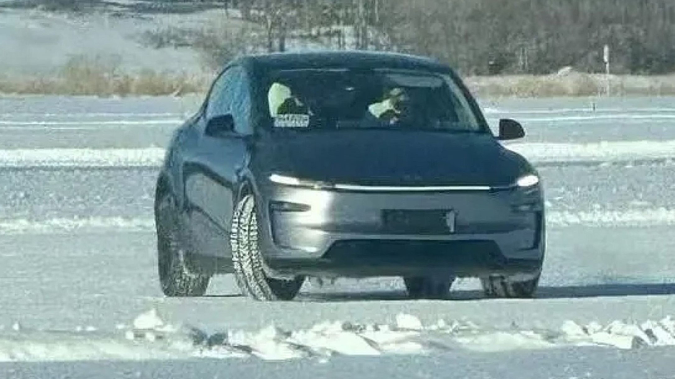 El renovado Tesla Model Y ha sido fotografiado, por fin, sin ningún tipo de camuflaje.