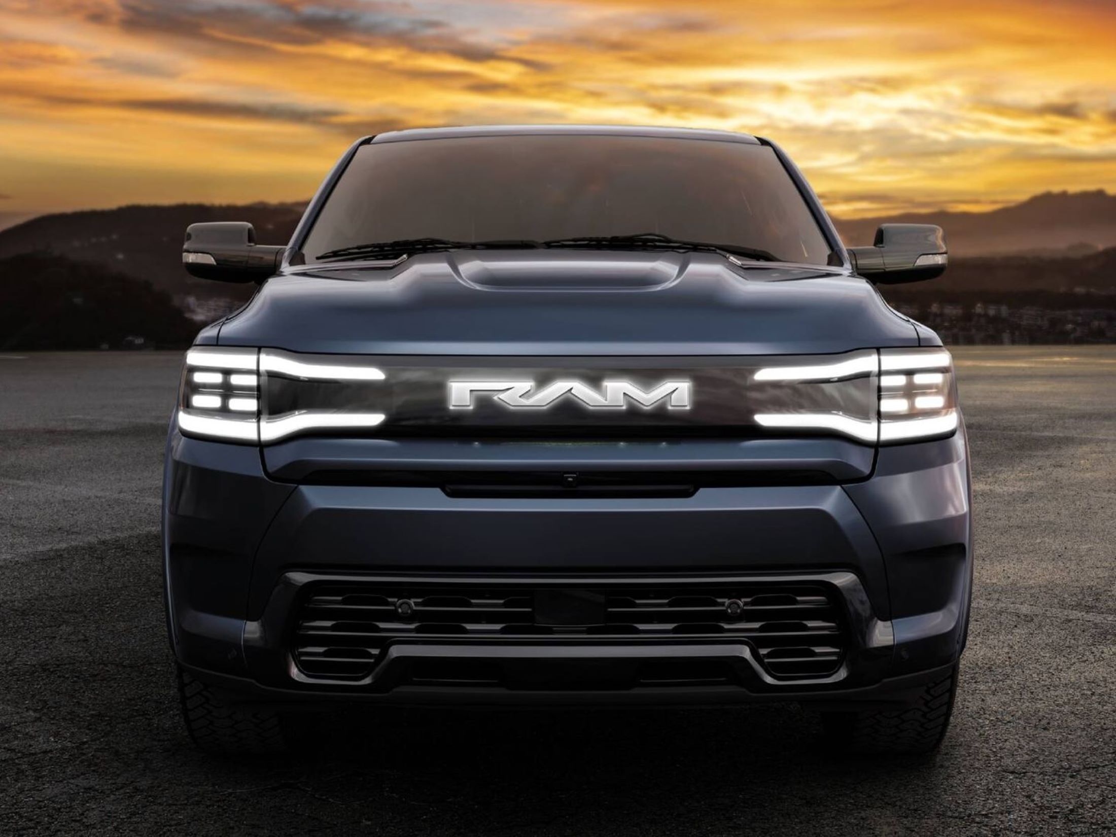 RAM 1500 REV pick up record autonomia frontal