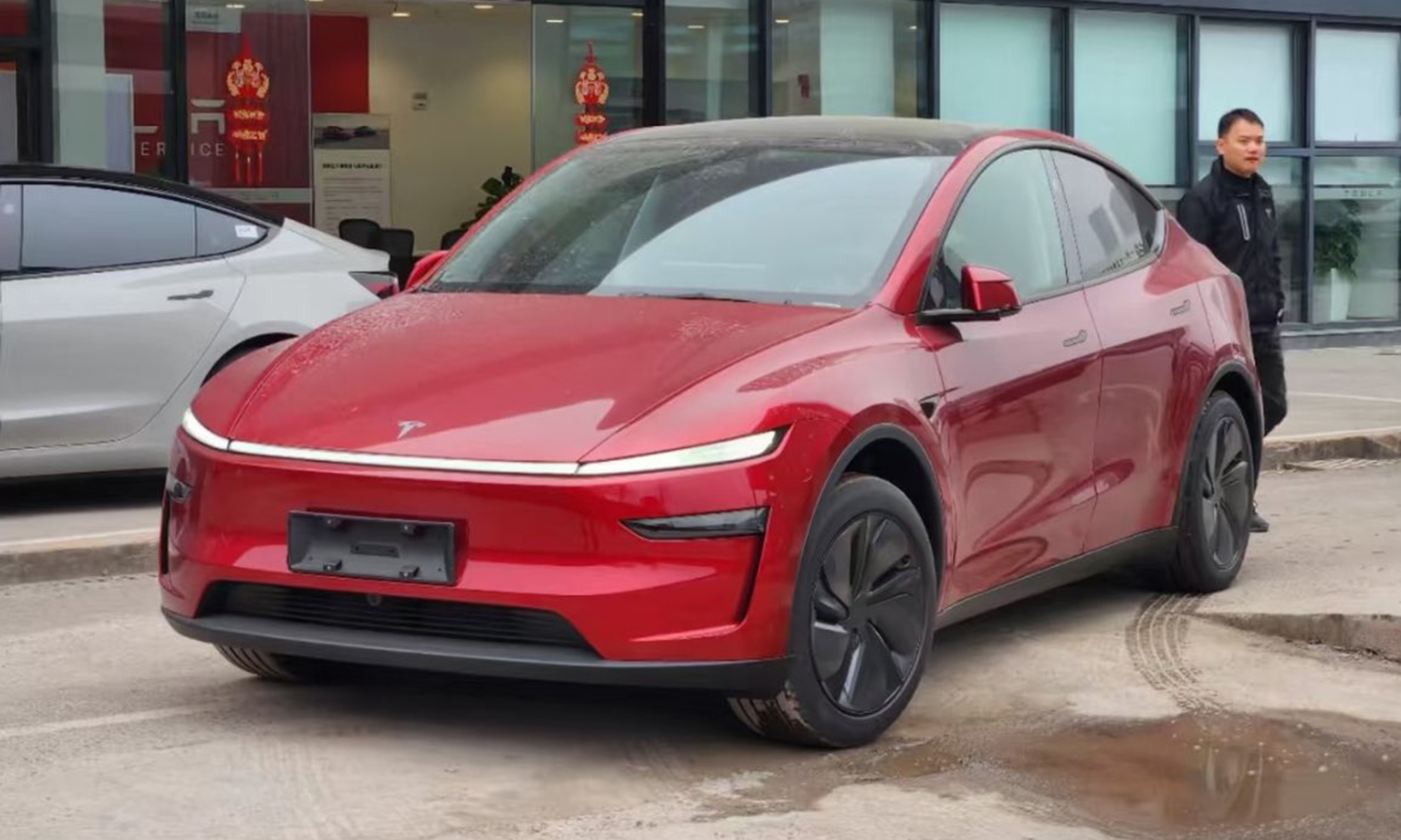 Las primeras unidades del Model Y 'Juniper' comienzan a llegar a las salas de exposición de Tesla.