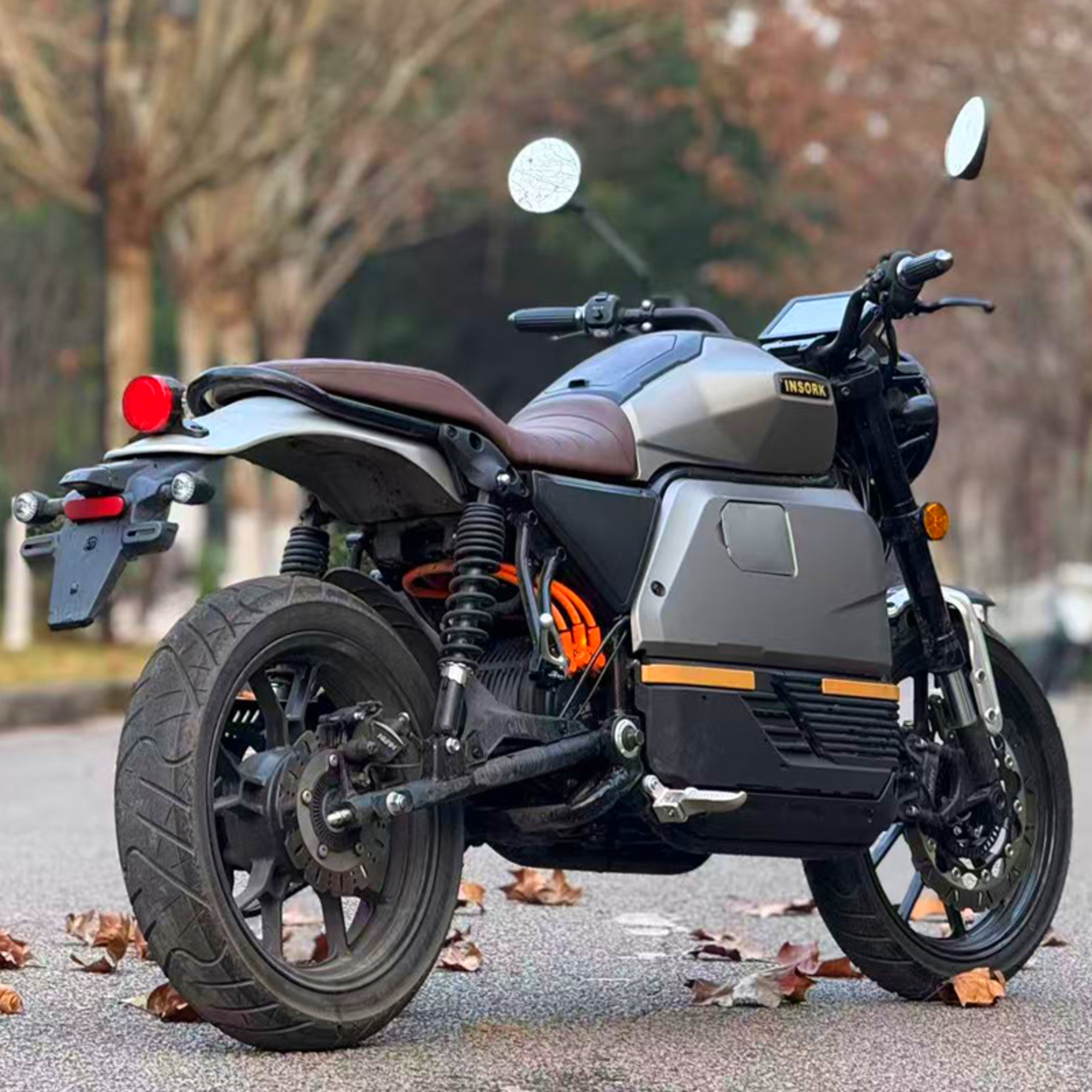 La minimalista carrocería da ese toque a 'Muscle Bike' a la EM77.