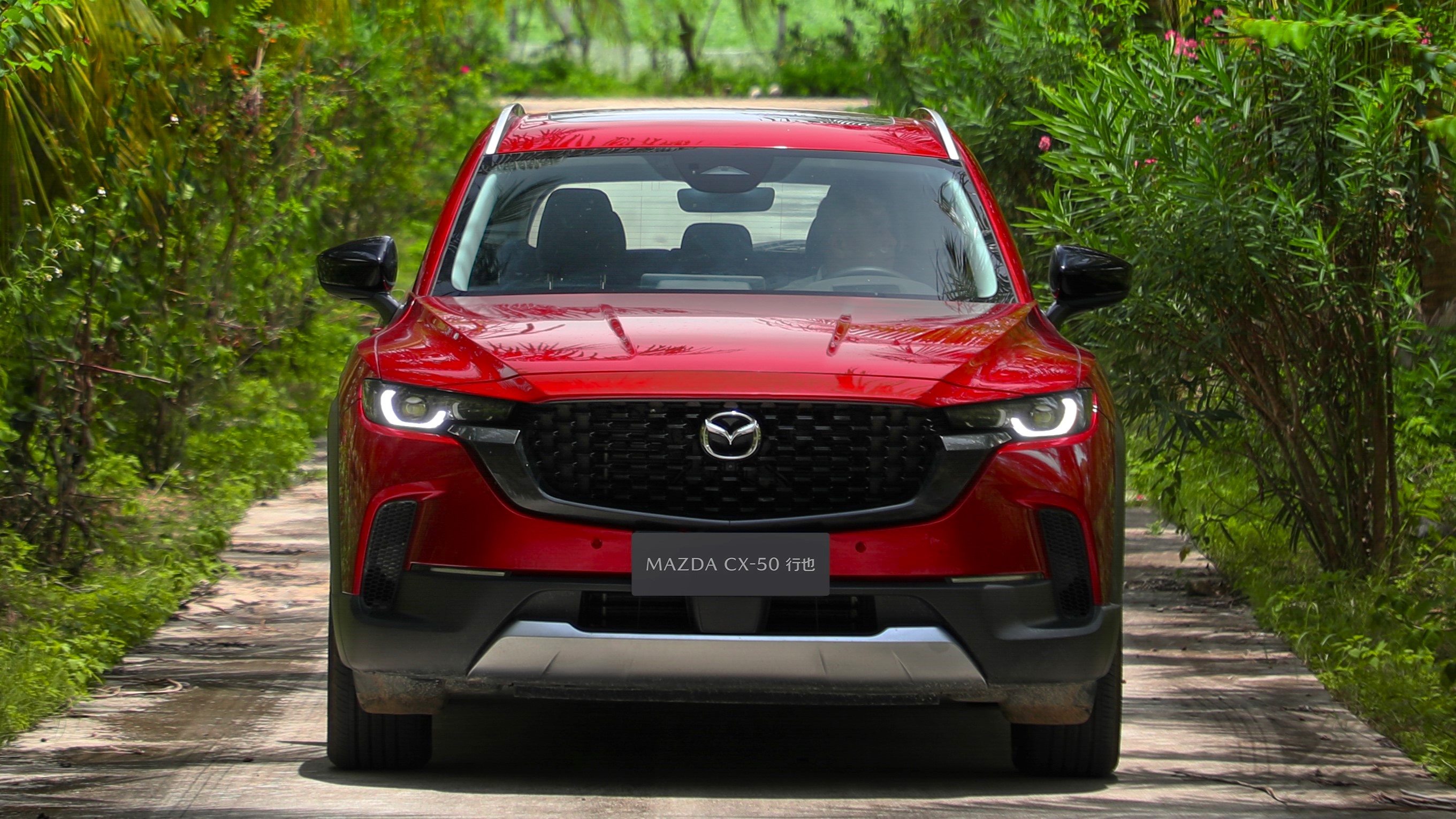 El Mazda CX-50 es un SUV híbrido de 4,71 m y 219 CV que se vende en Estados Unidos desde 2022 y en China desde 2023.