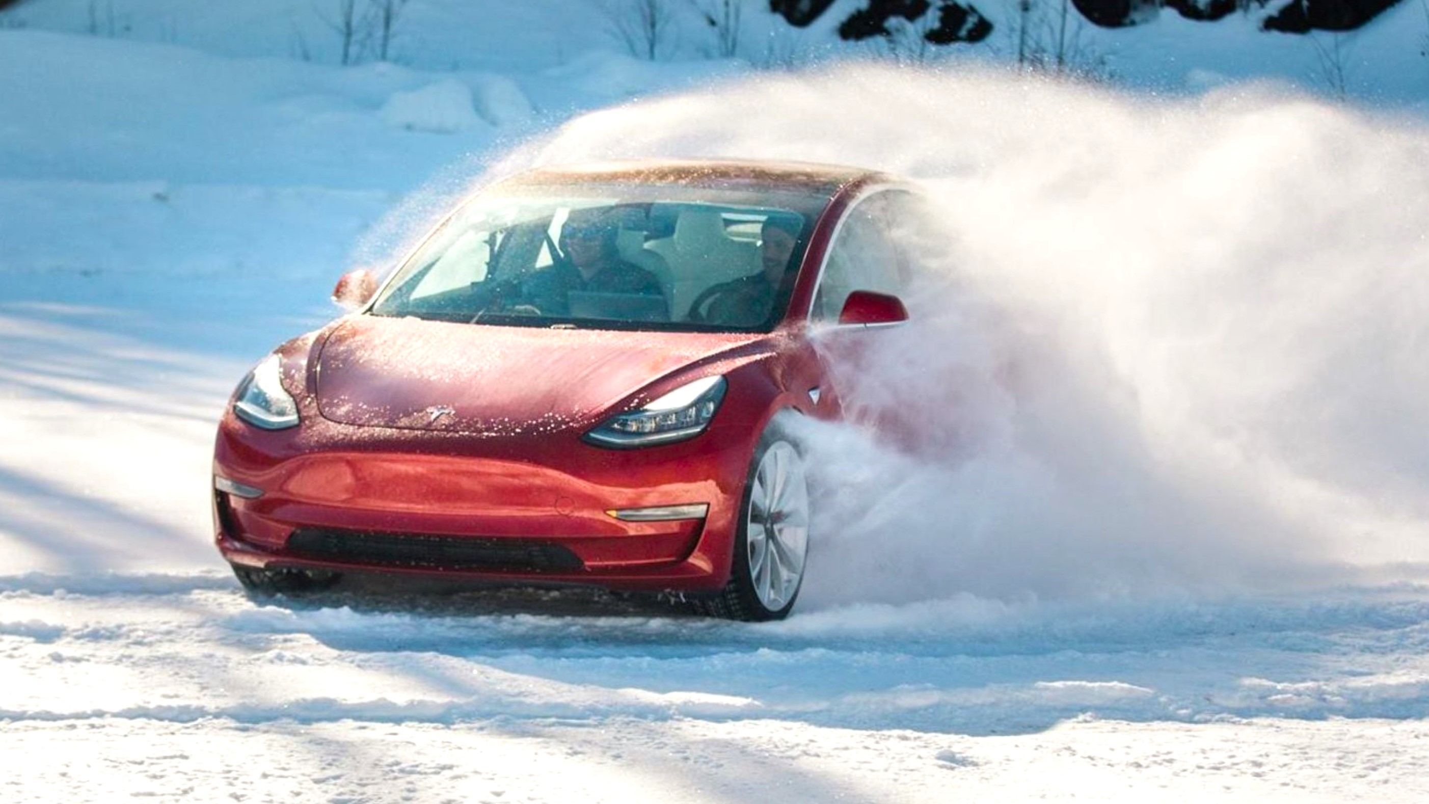 Con leves modificaciones, un Tesla Model 3 ha podido superar a un Toyota y a un Subaru en un circuito nevado en Estados Unidos.