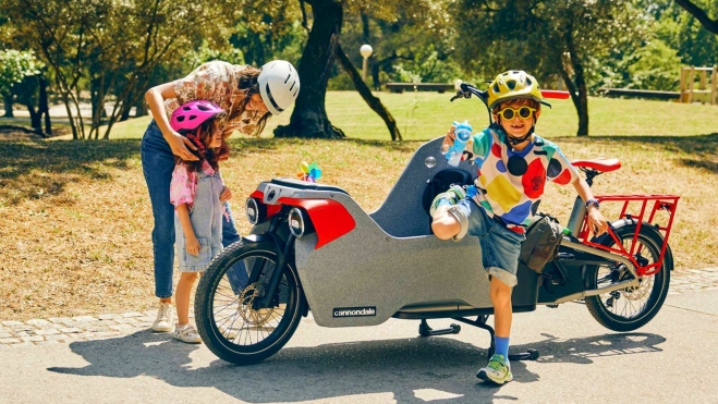 La Wonderwagen viene con la cabina para dos niños de serie.