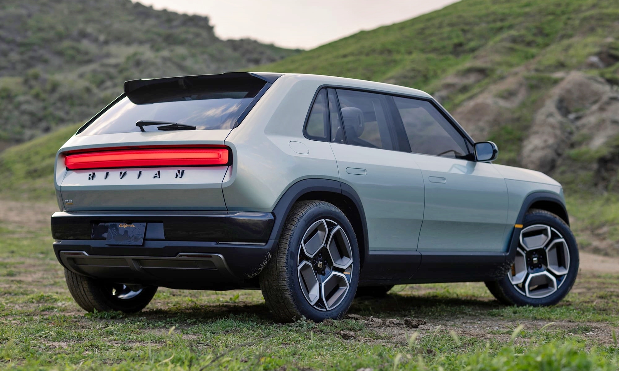 rivian r3 011