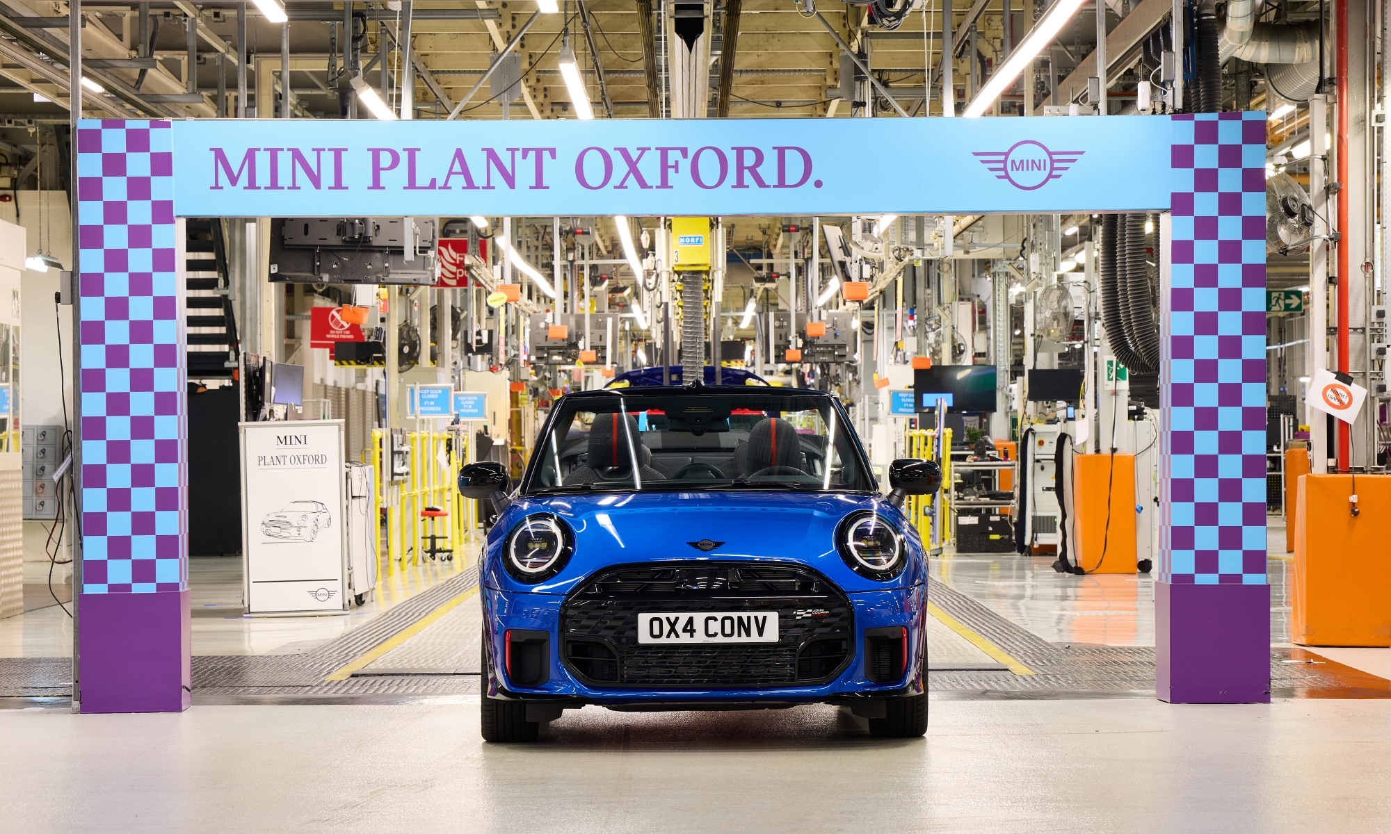 MINI ha invertido más de 600 millones de libras en la factoría de Oxford.