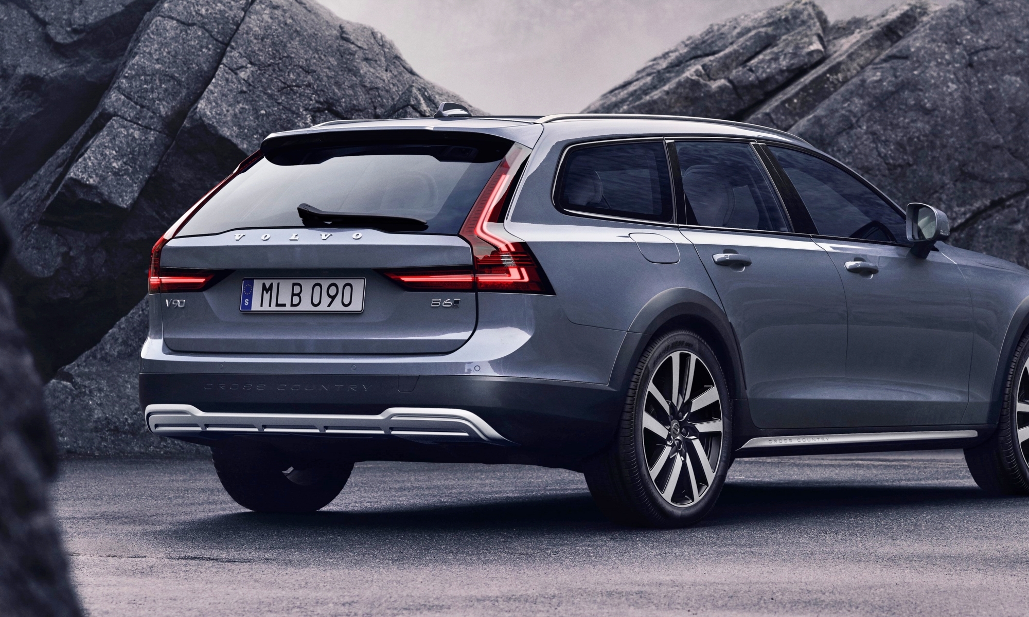 Volvo V90 Cross Country.