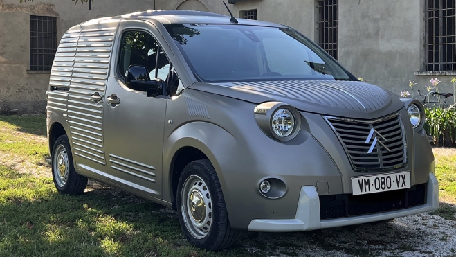 Esta reinterpretación moderna del 2CV sobre el Citroën ë-Berlingo ya fue un tributo a la historia del modelo. Esta reinterpretación moderna del 2CV sobre el Citroën ë-Berlingo ya fue un tributo a la historia del modelo.