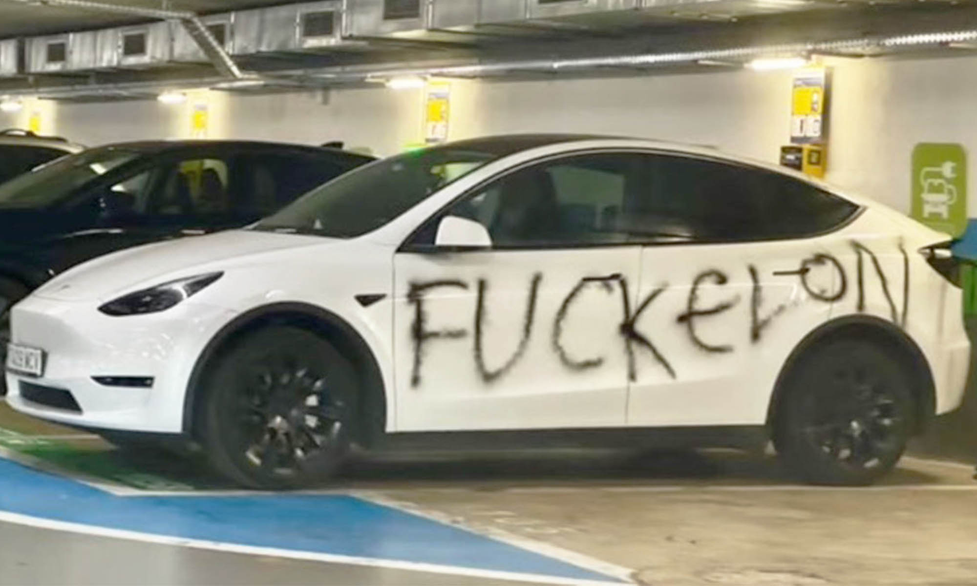 vandalismo coches electricostesla elon musk españa 2 vandalismo coches electricostesla elon musk españa 2