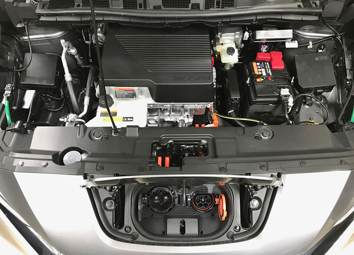 Como cambiar la batería de 12 voltios de un coche eléctrico