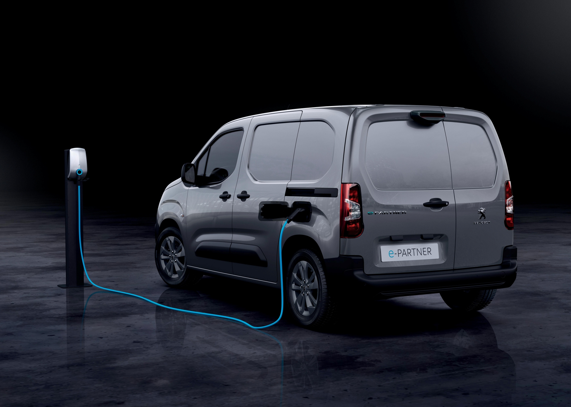 La Peugeot e-Rifter ya está a la venta: una furgoneta eléctrica de